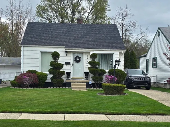 18567 Woodcrest St, Harper Woods, MI 48225