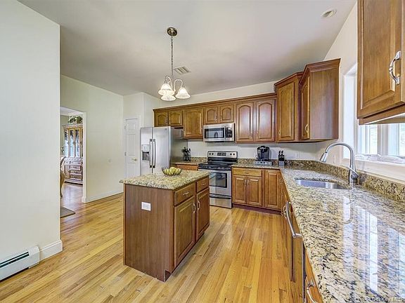 2nd image of 307 Harriman Heights Rd