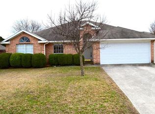 1215 Castleman Dr, Cedar Hill, TX 75104