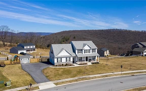 2nd image of 622 Kensington Cir