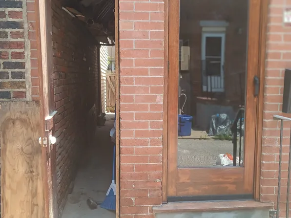 907 S Alder St, Philadelphia, PA 19147