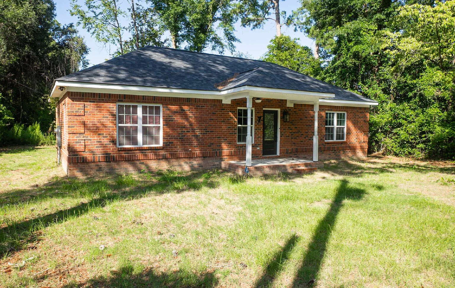 3 bed, 2.0 bath, 1128 sqft, $1,700 — Photo 2