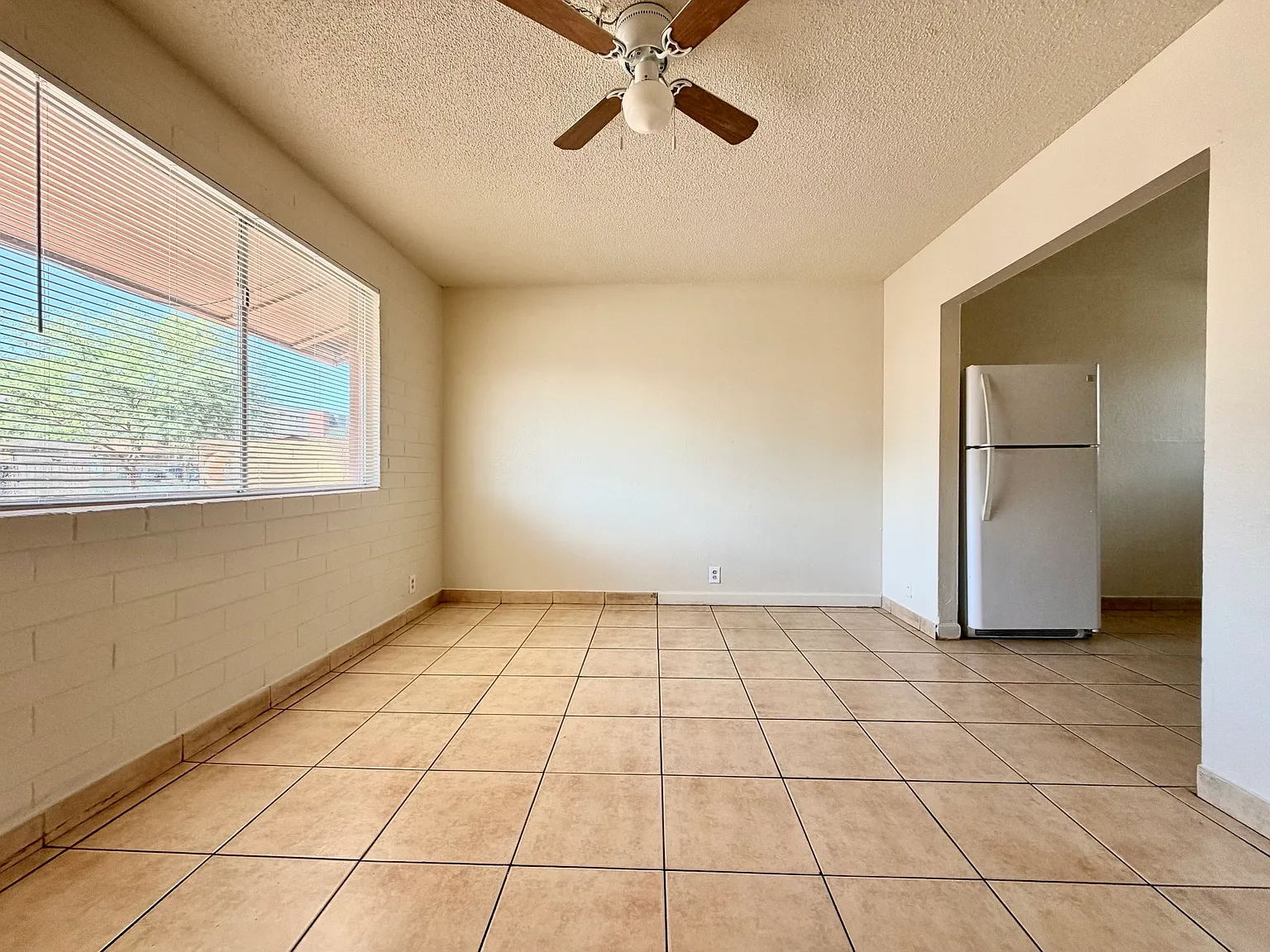 2 bed, 800 sqft, $995 — Photo 2