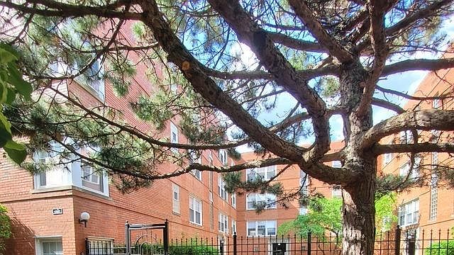 1st image of 2410 W Farragut Ave APT 3B