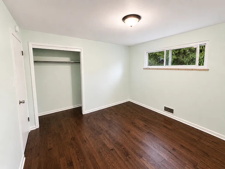 1447 Iowa Ave — Photo 8