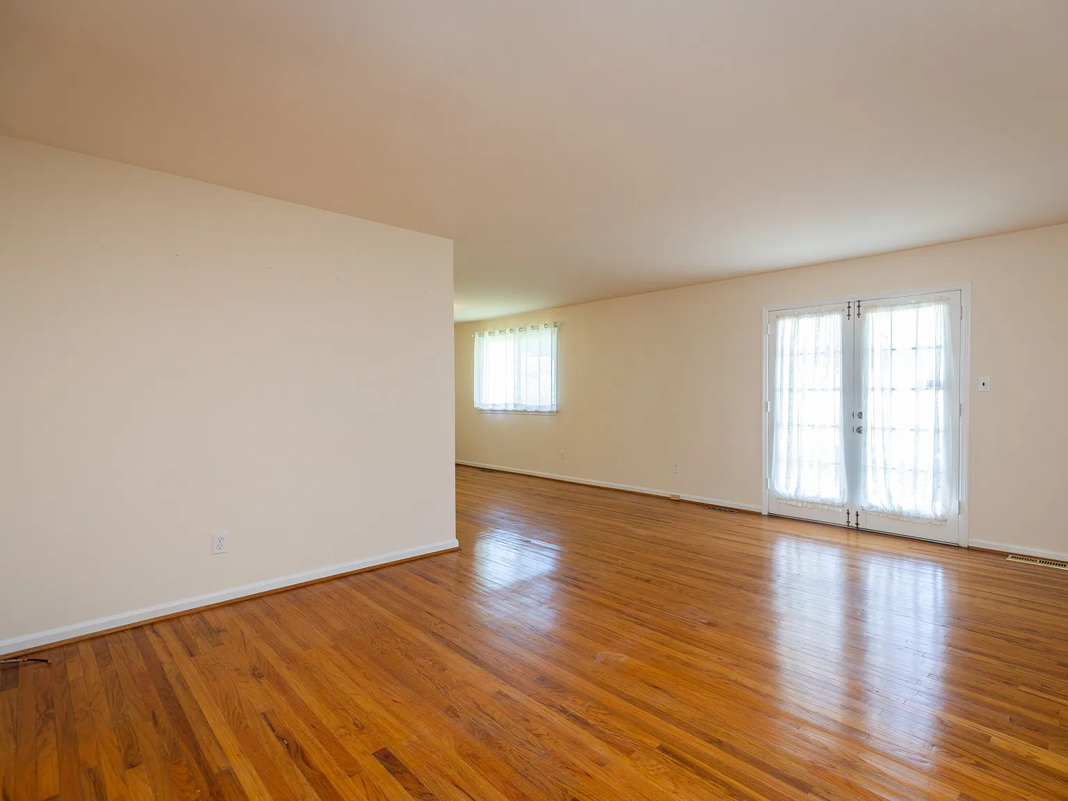 3 bed, 1750 sqft, $2,800 — Photo 3
