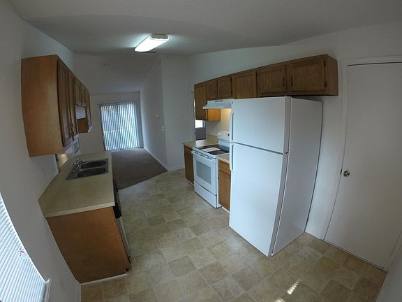 3rd image of 8120 Great Valley Trl