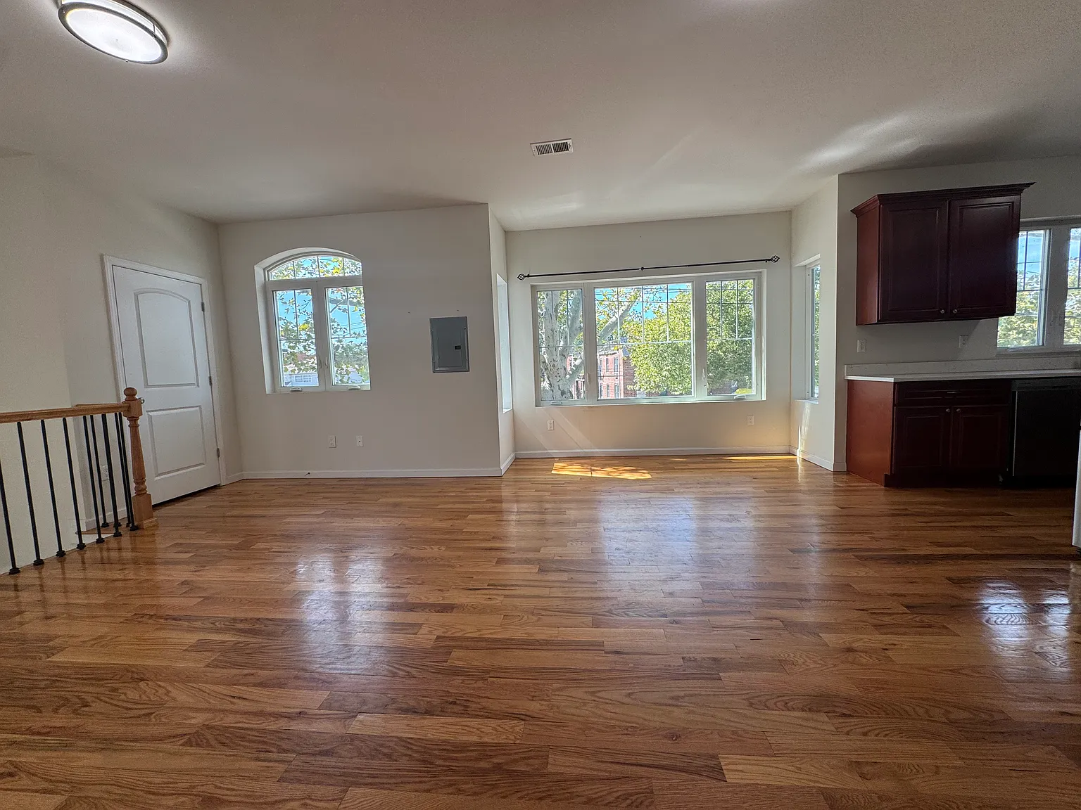 3 bed, 1150 sqft, $3,000 — Photo 4