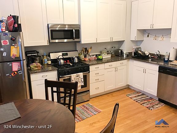 4th image of 924 N Winchester Ave #2F