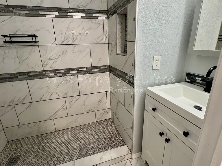 700 Fruit Ave NW — Photo 15