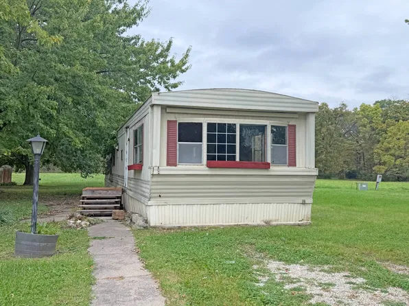 14876 Washington Rd Trailer 174, West Burlington, IA 52655