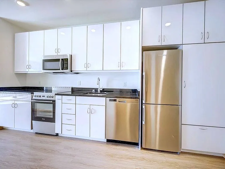 2 Bed / 1 Bath - 778 SF 2 Bed / 1 Bath - 778 SF