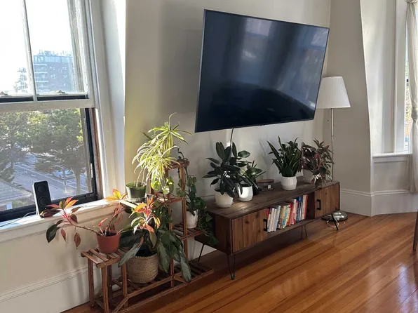 (undisclosed Address), Somerville, MA 02145