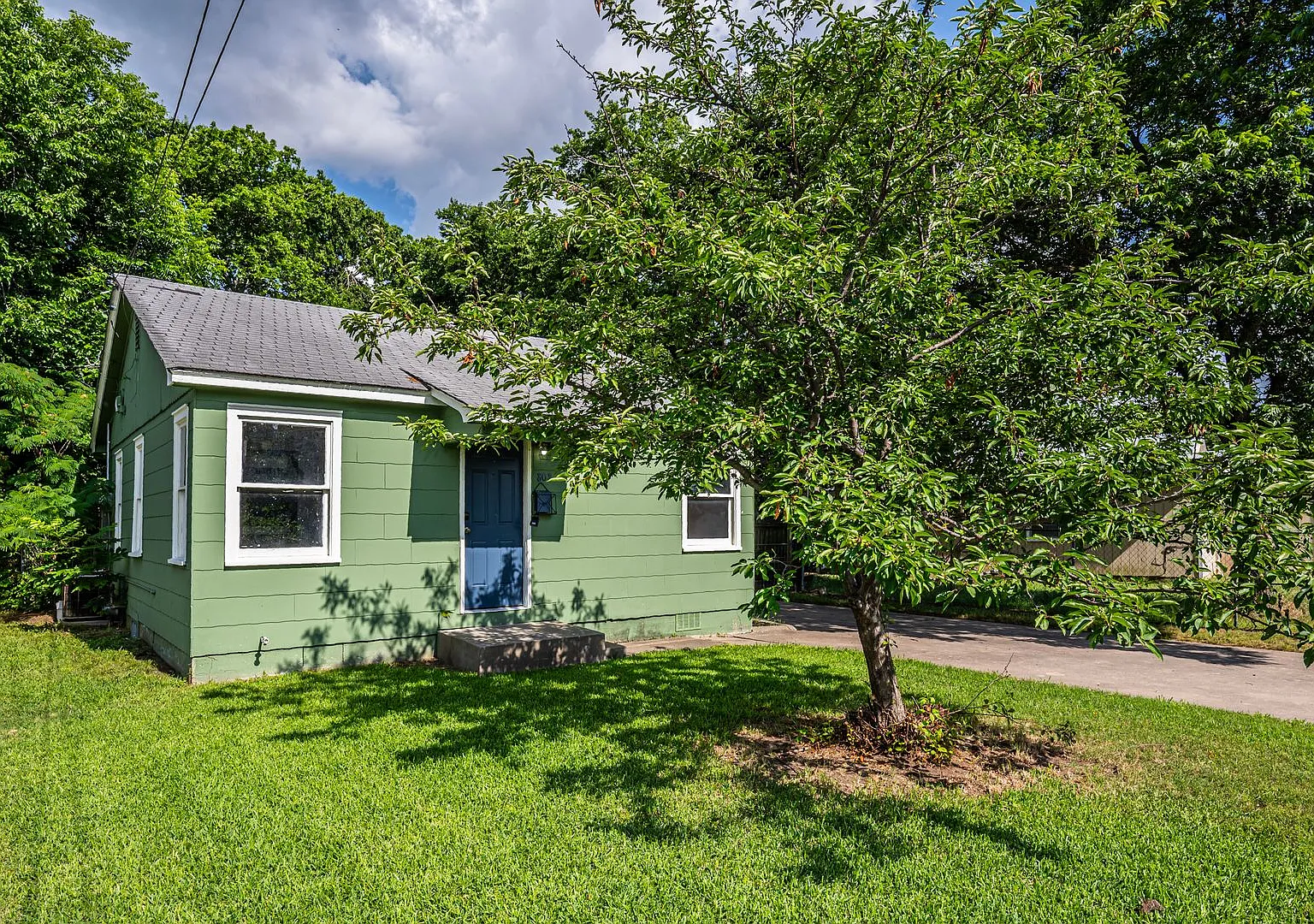 Three Bedroom Rental in NW Ardmore — Photo 1