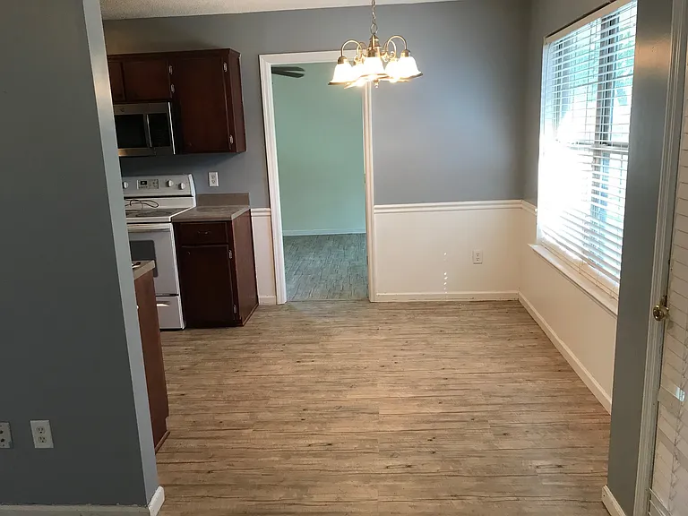 427 Lancaster Loop — Photo 4