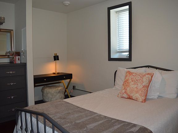 4th image of 201 S Chaparral St Unit 215