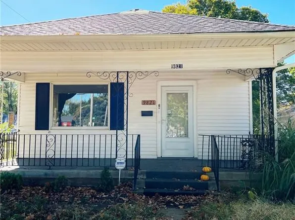 9821 E 9th St S, Independence, MO 64053