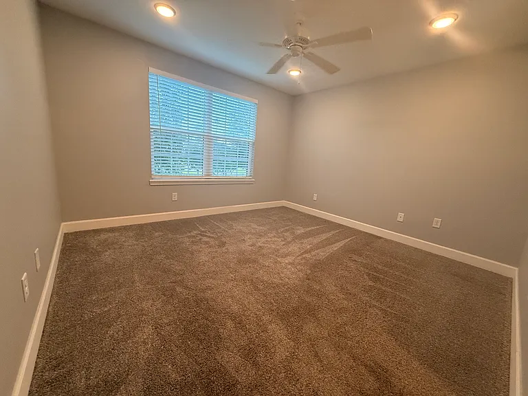 100 Boardwalk Dr #824 — Photo 10