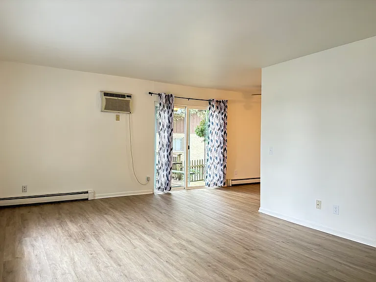 4410 Dwight Dr #1 — Photo 2