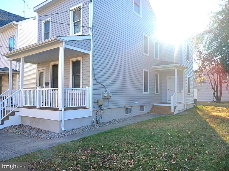 33 S Lafayette Ave — Photo 3