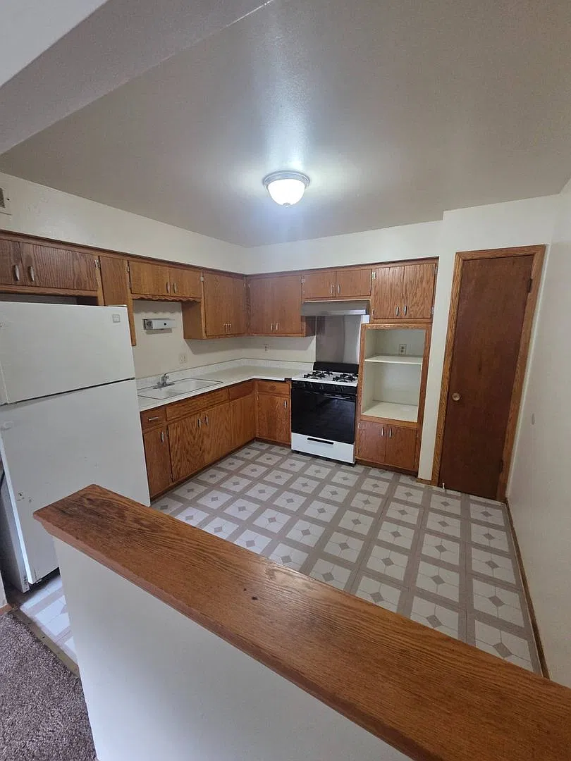 6600n77M — Photo 1