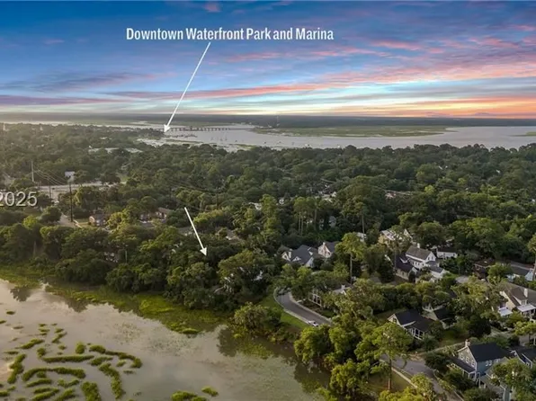 2 Creeks End Ln, Beaufort, SC 29902