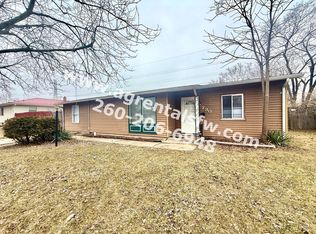 230 Dunbar Ln, Fort Wayne, IN 46816
