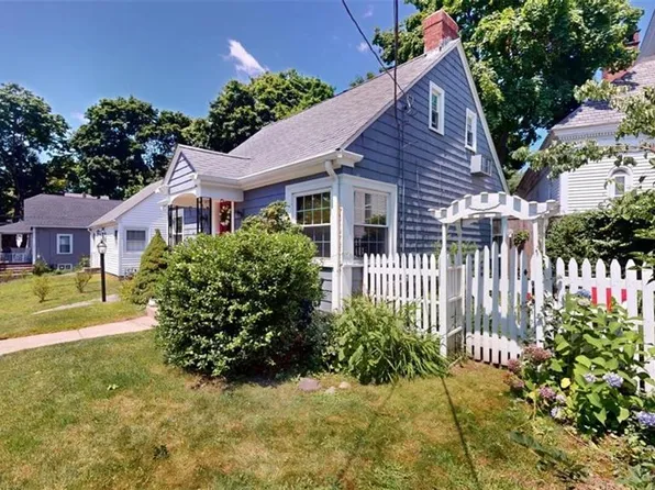 13 Tucker Ave, Cranston, RI 02905