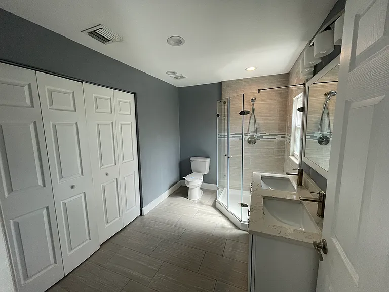 9169 Shaddock Rd E — Photo 3