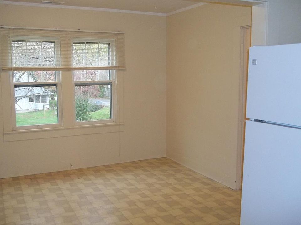 2nd image of 133 Pearl St