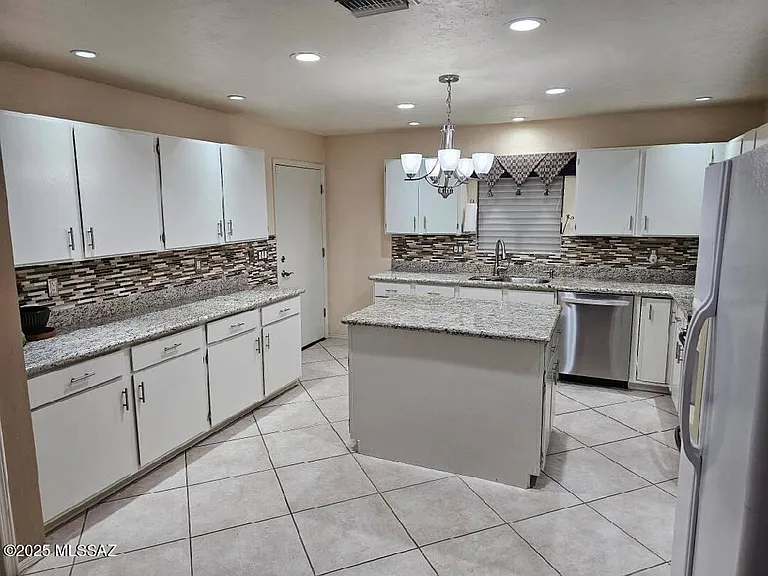 8021 N Padova Pl — Photo 3