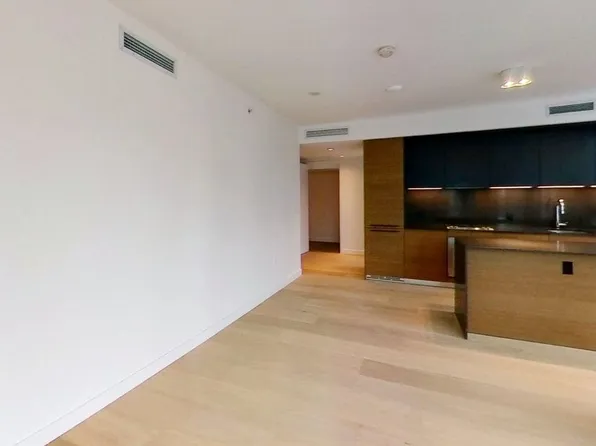 1289 Hornby St, Vancouver, BC