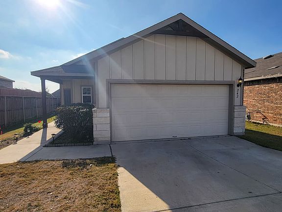 3rd image of 242 Thornless Cir