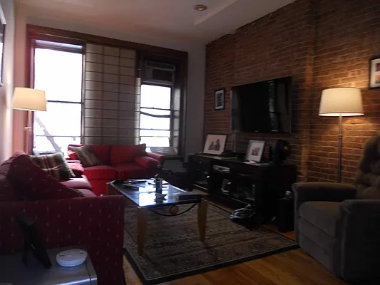 Rented by The Loft Broker | media 30