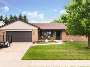 871 Krpan Dr, Sycamore, IL 60178