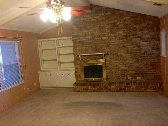 3rd image of 1932 Manor Dr