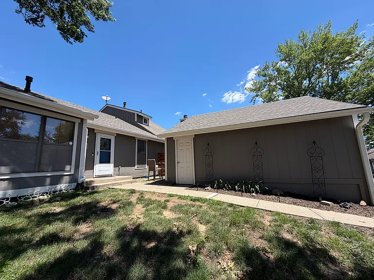 5742 N London Ave — Photo 10