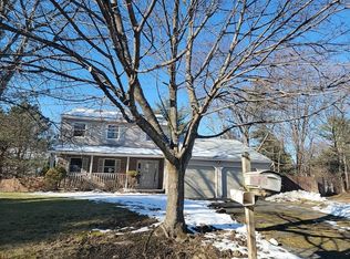 19 Delehunt Dr, East Greenbush, NY 12061