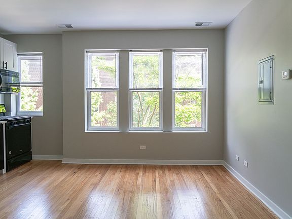 4th image of 3051 W Leland Ave #3055-307