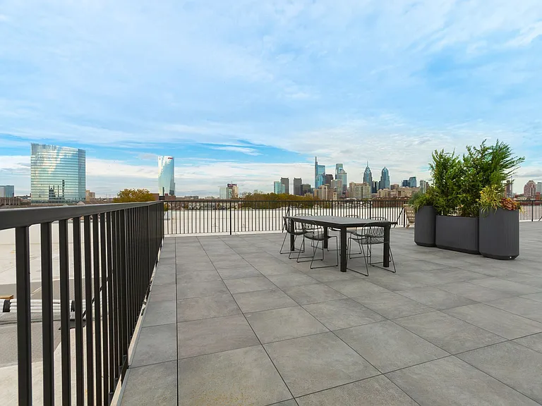 Graduate Pointe — Photo 120