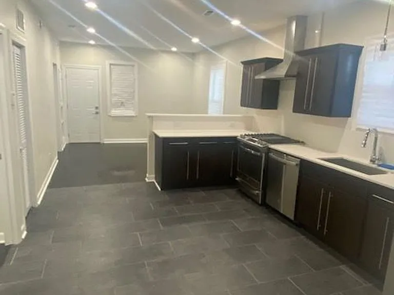 4064 Washington St #2 — Photo 8