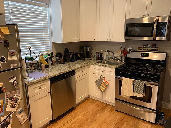 5th image of 1115 W Newport Ave APT 2F