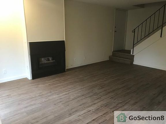 5th image of 1400 Creekside Dr APT 3