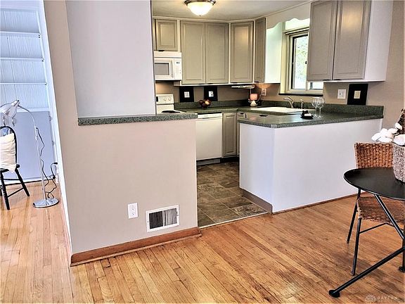 5th image of 1125 Larriwood Ave