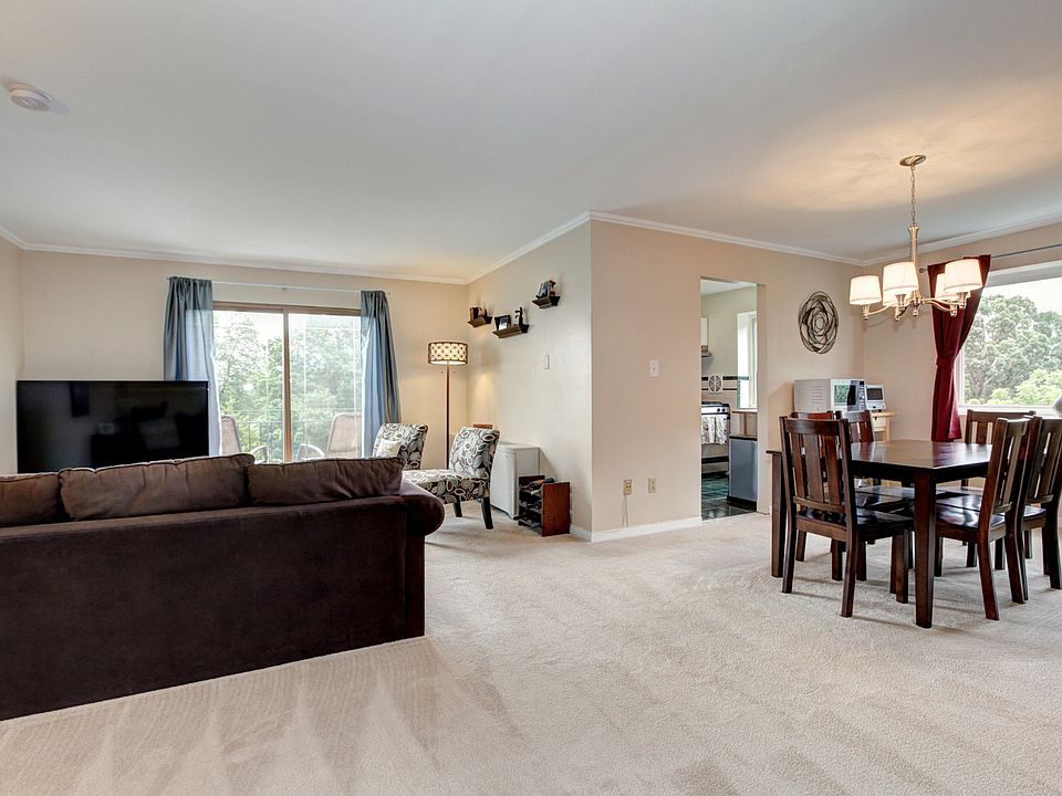 Sunny Top Floor Unit