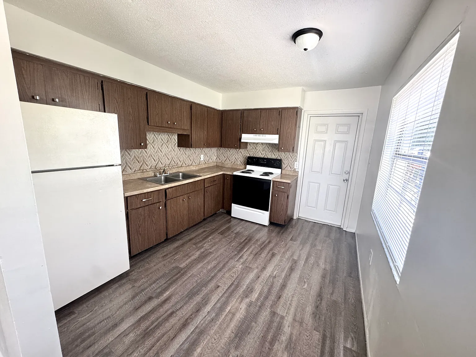 2 bed, 800 sqft, $1,495 — Photo 4