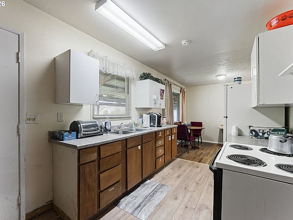 5th image of 9477 SE Maloney Pl