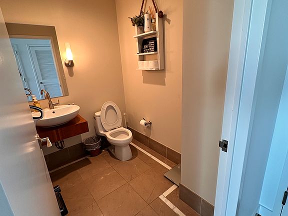 5th image of 25 Hudson St APT 706