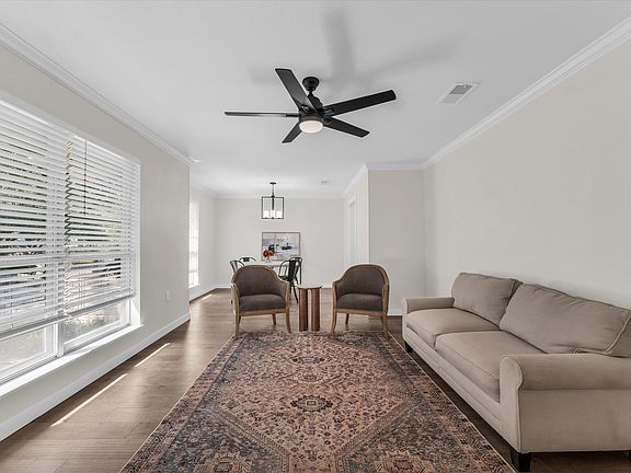 4th image of 3401 Oakridge Ln