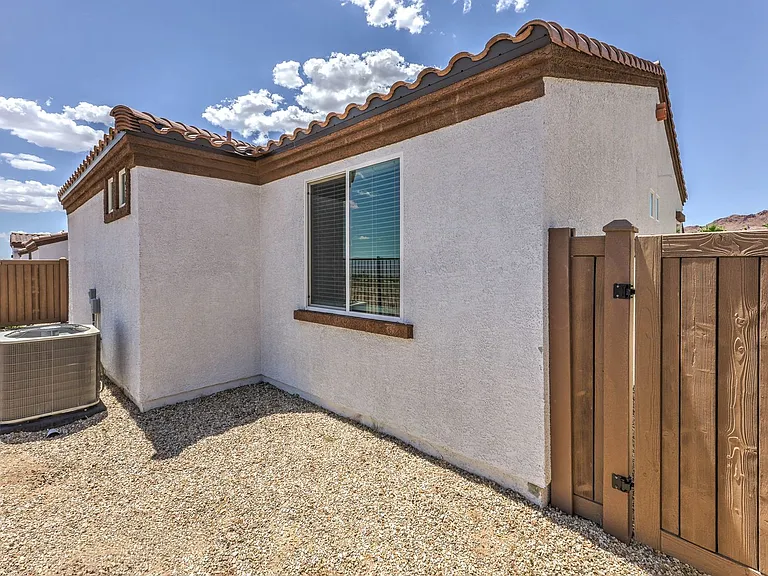 1535 Franklin Ln — Photo 24